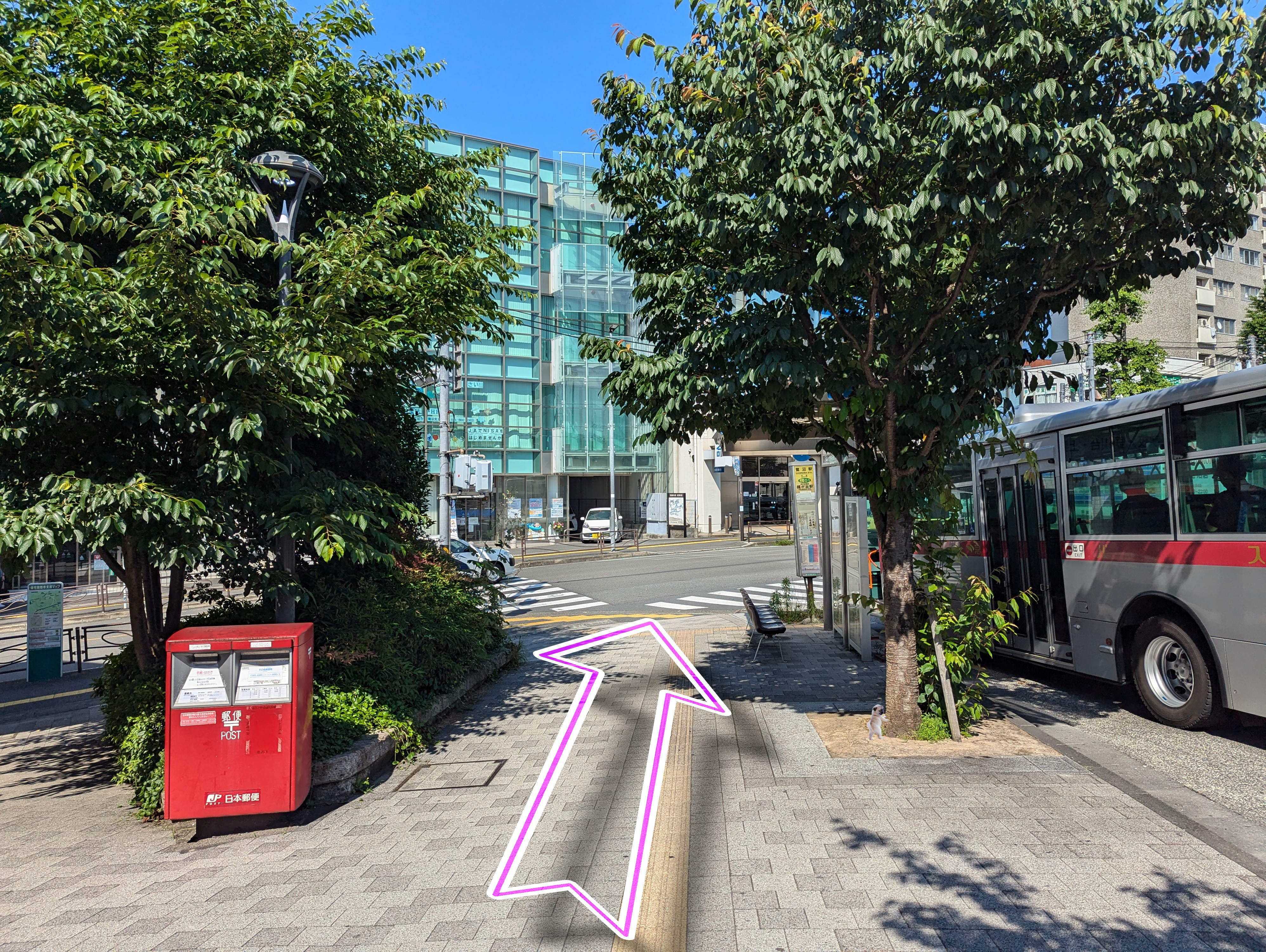 そのまま直進する